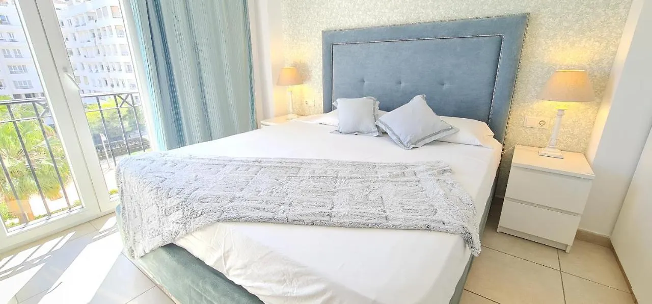 Kontakte von Beautiful Bedroom With Private Bathroom